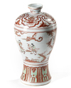 A CHINESE IRON-RED AND GREEN DECORATED MEIPING VASE, QING DYNASTY (1644-1911)