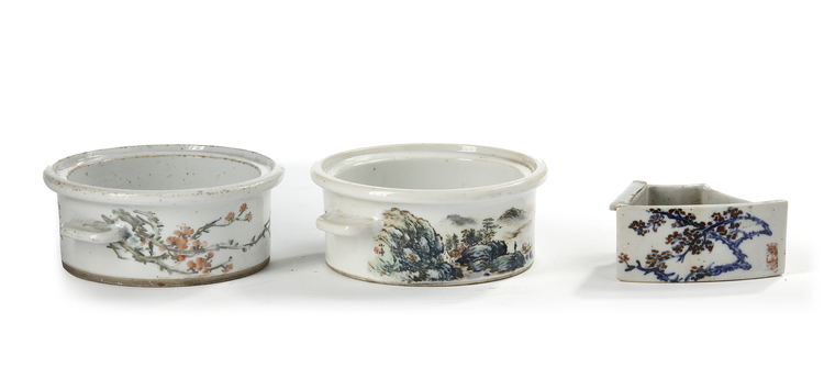 A GROUP OF THREE CHINESE FAMILLE ROSE BASINS