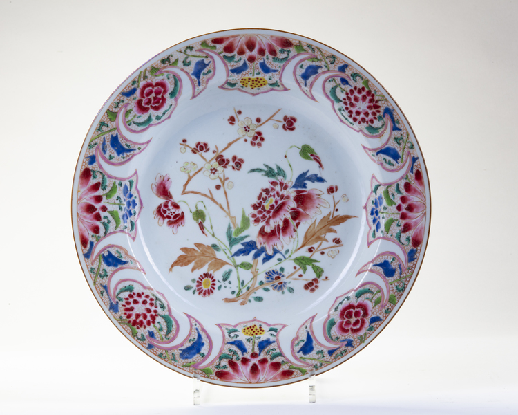 A CHINESE FAMILLE ROSE CHARGER