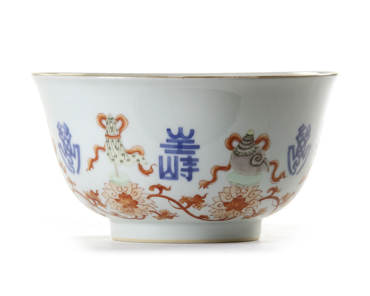 A CHINESE PORCELAIN 'BUDDHIST EMBLEMS' BOWL, CHINA, 19TH-20TH CENTURY
