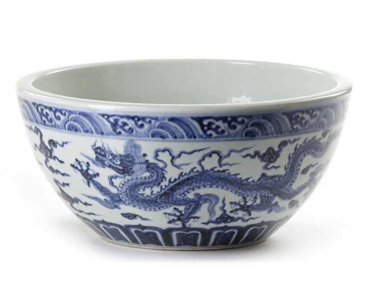 A CHINESE BLUE AND WHITE 'DRAGON' BOWL, CHINA, QING DYNASTY (1644-1911)