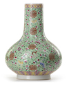 A CHINESE GREEN-GROUND FAMILLE ROSE VASE, CHINA, 19TH-20TH CENTURY