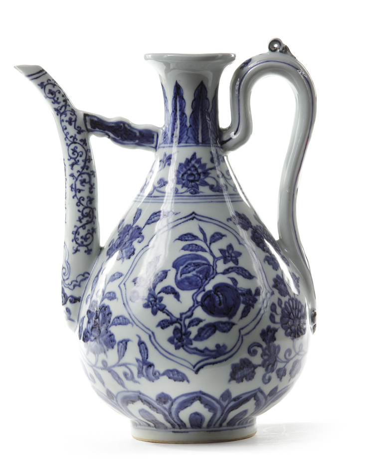 A CHINESE BLUE AND WHITE EWER, CHINA, QING DYNASTY (1644-1911)