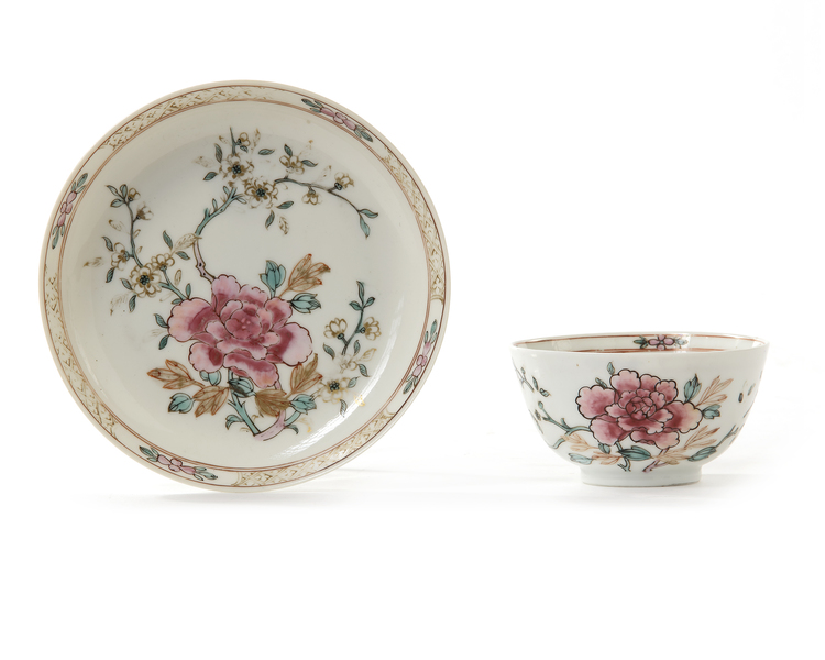 A CHINESE FAMILLE ROSE CUP AND SAUCER, CHINA   18TH CENTURY