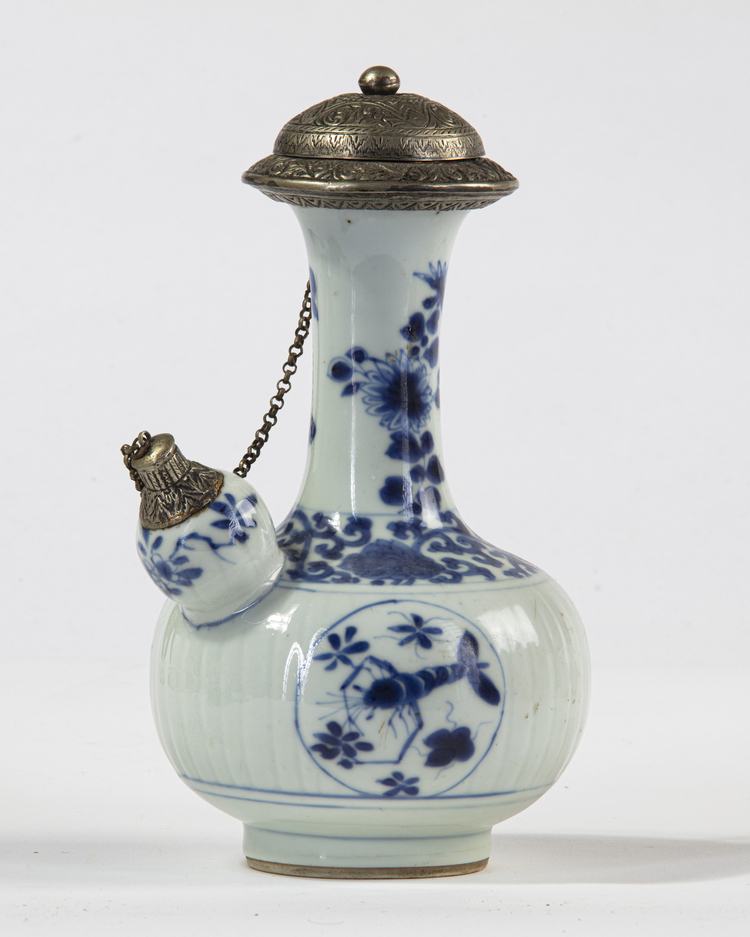 A CHINESE BLUE AND WHITE KENDI, CHINA, KANGXI PERIOD (1662-1722)