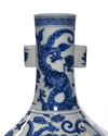 A CHINESE BLUE AND WHITE DRAGONS BOTTLE VASE, CHINA, 19TH-20TH CENTURY
