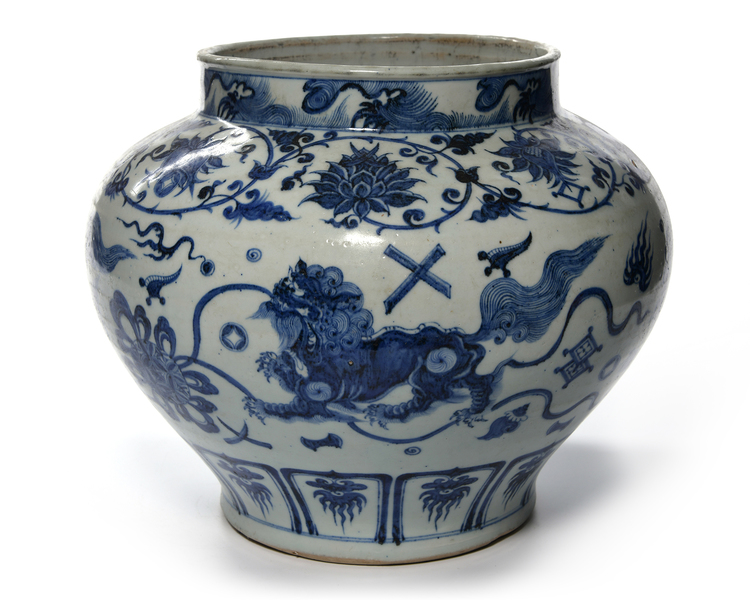 A CHINESE BLUE AND WHITE BUDDHIST LIONS JAR