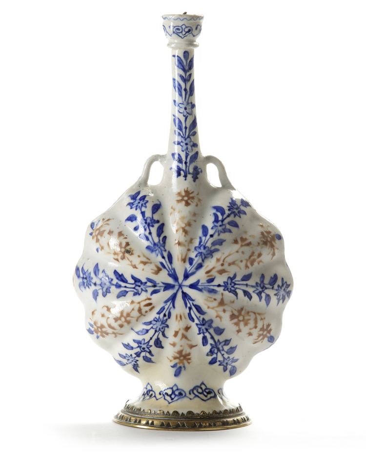 A SAVAFID POTTERY BOTTLE, PERSIA, KIRMAN, 17TH CENTURY