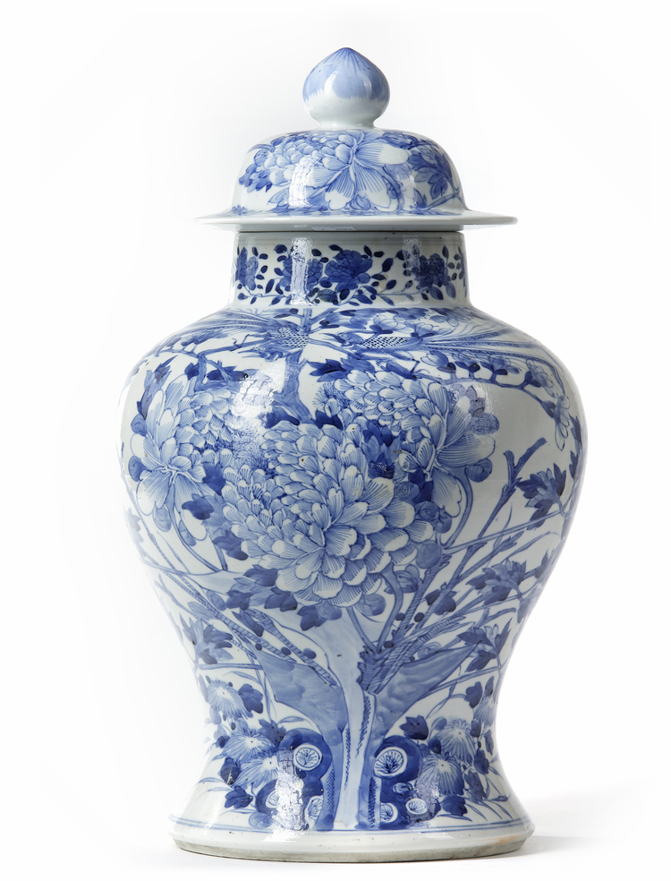 A CHINESE BLUE AND WHITE JAR WITH COVER