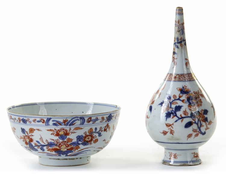 A CHINESE IMARI BOWL AND A SPRINKLER, 18TH CENTURY