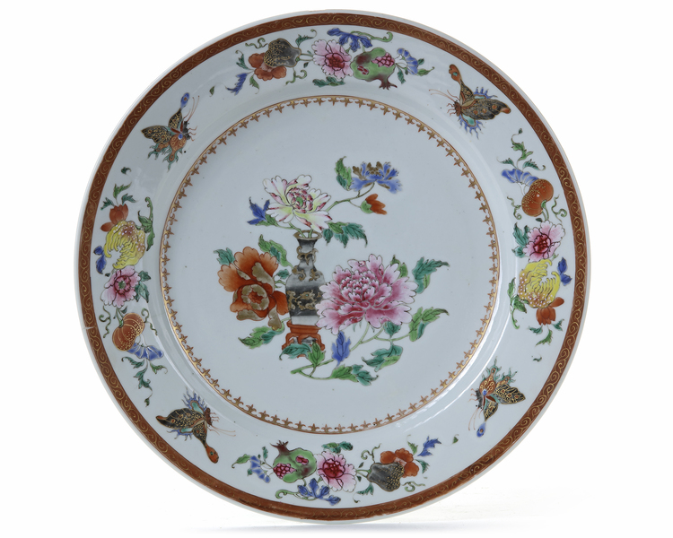 A CHINESE FAMILLE ROSE DISH, 18TH CENTURY