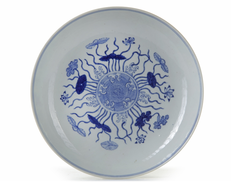 A CHINESE BLUE AND WHITE LOTUS DISH, 19TH CENTURY