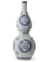 A LARGE CHINESE BLUE AND WHITE VASE FOR THE ISLAMIC MARKET, 19TH CENTURY
