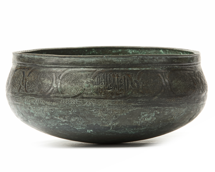 A MAMLUK ENGRAVED BRASS BRONZE BOWL,14TH CENTURY