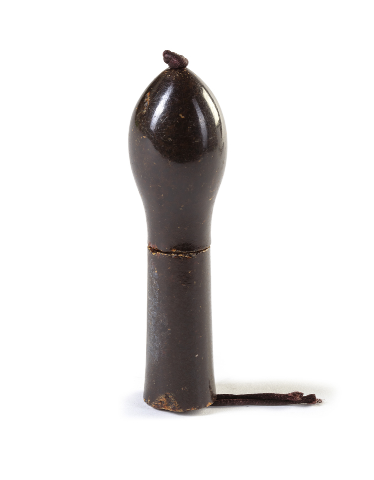 AN INDIAN MUGHAL HOOKAH MOUTHPIECE RED CHERRY AMBER, 17TH CENTURY