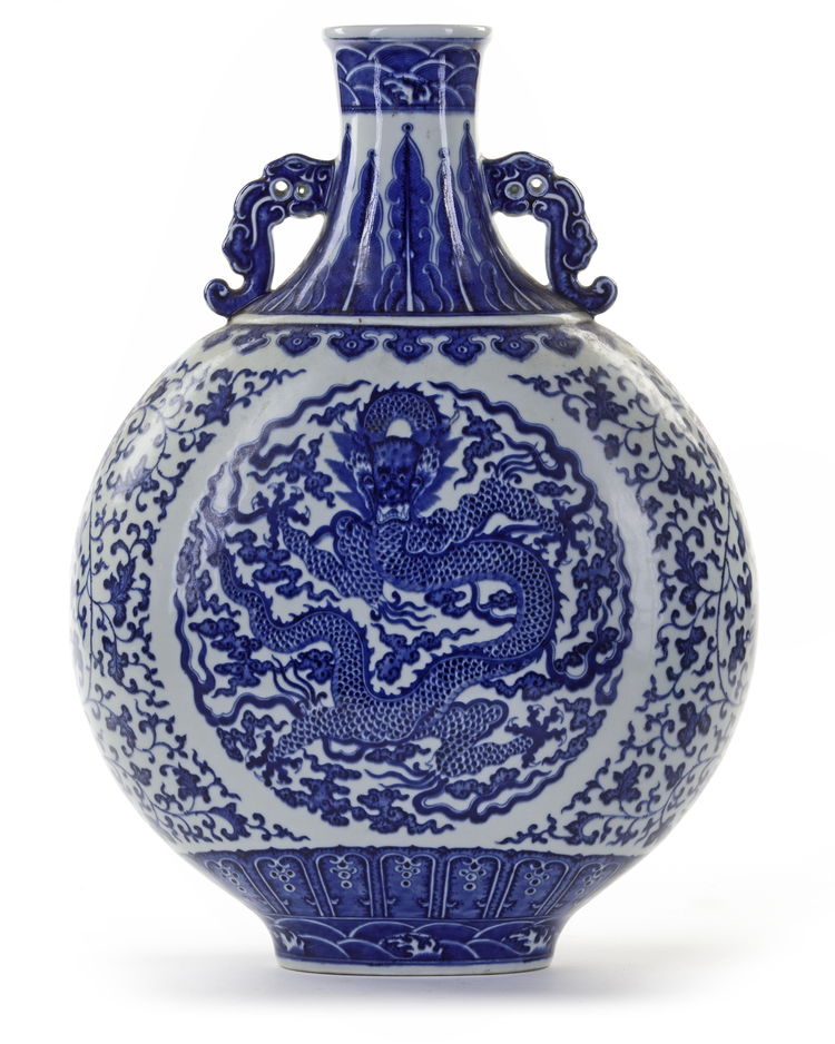 A LARGE CHINESE BLUE AND WHITE MOON FLASK