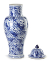 A LARGE CHINESE BLUE AND WHITE JAR AND COVER, KANGXI PERIOD (1662-1722)
