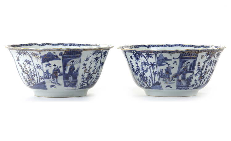 A PAIR OF CHINESE BLUE AND WHITE FOLIATE-RIMMED BOWLS, KANGXI PERIOD (1662-1772)