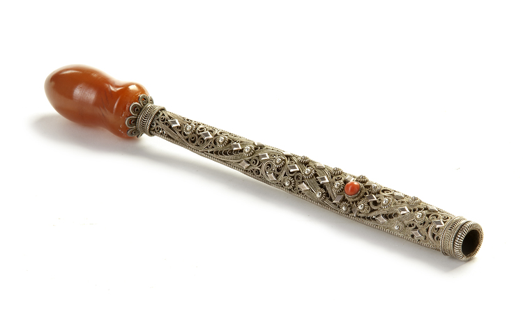 AN OTTOMAN AMBER AND SILVER PIPE MOUTHPIECE, TURKEY, 19TH CENTURY