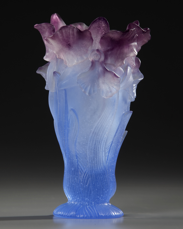 A DAUM VASE, 20TH CENTURY