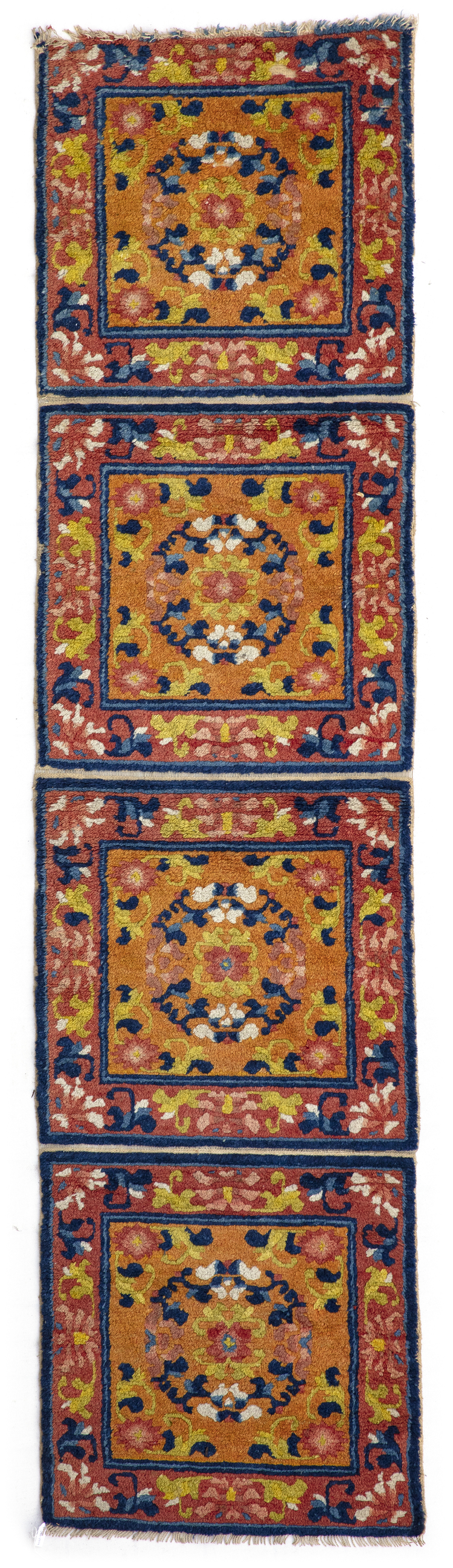 A CHINESE RUG, LATE 19TH CENTURY