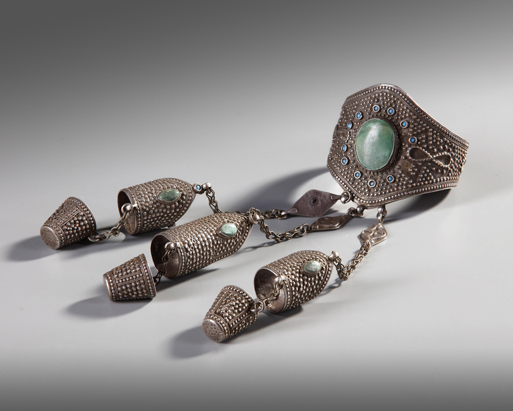 AN OTTOMAN  SILVER BRACELET ATTACHED TO RINGS, INLAID WITH STONES, 20TH CENTURY