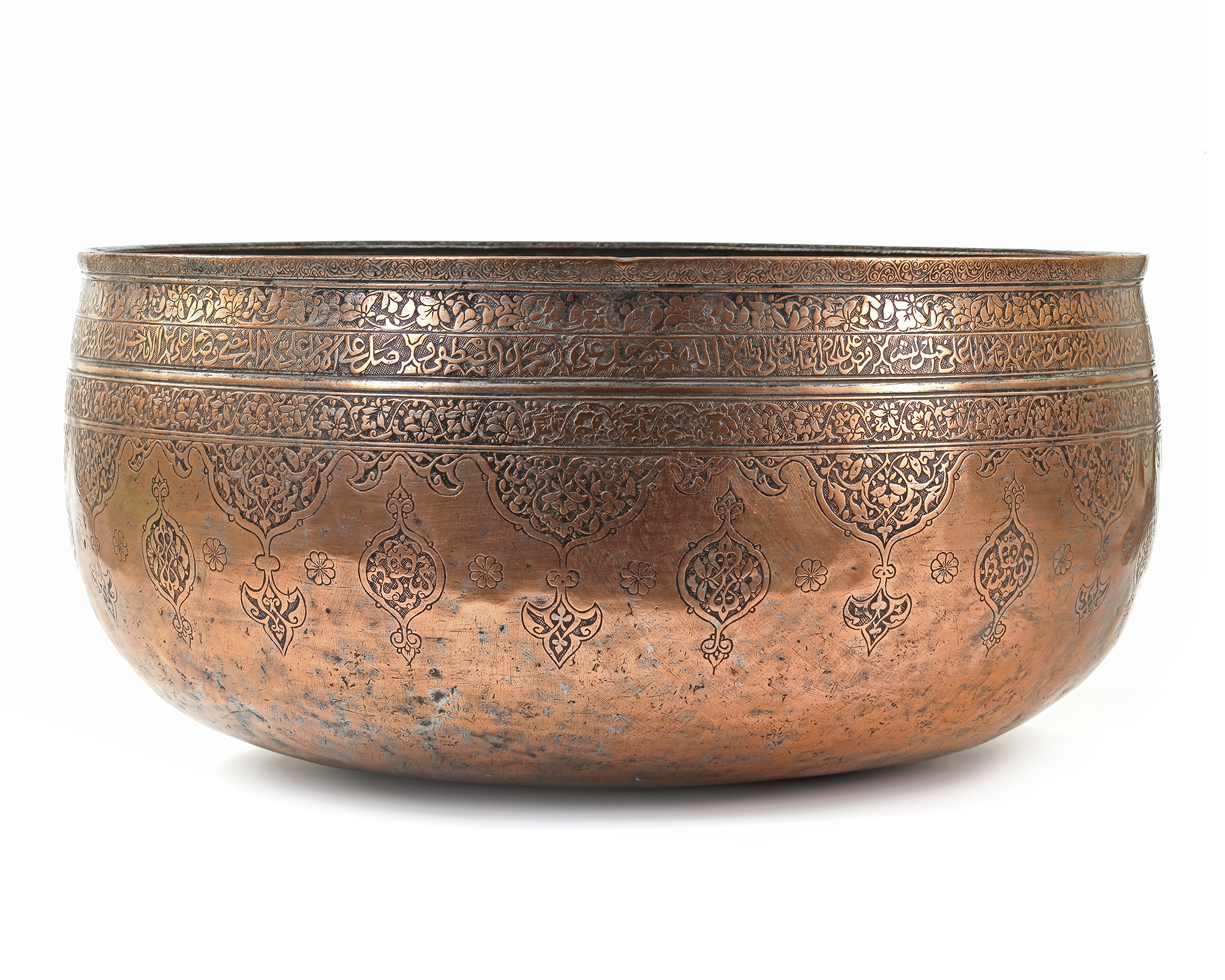 A MONUMENTAL LATE TIMURID ENGRAVED COPPER BOWL, CENTRAL ASIA, LATE