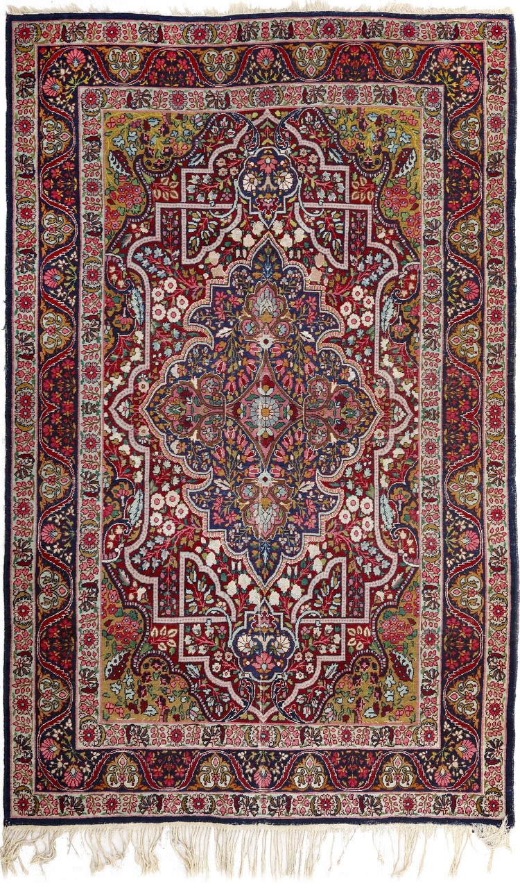 A KIRMAN RUG, CIRCA 1920