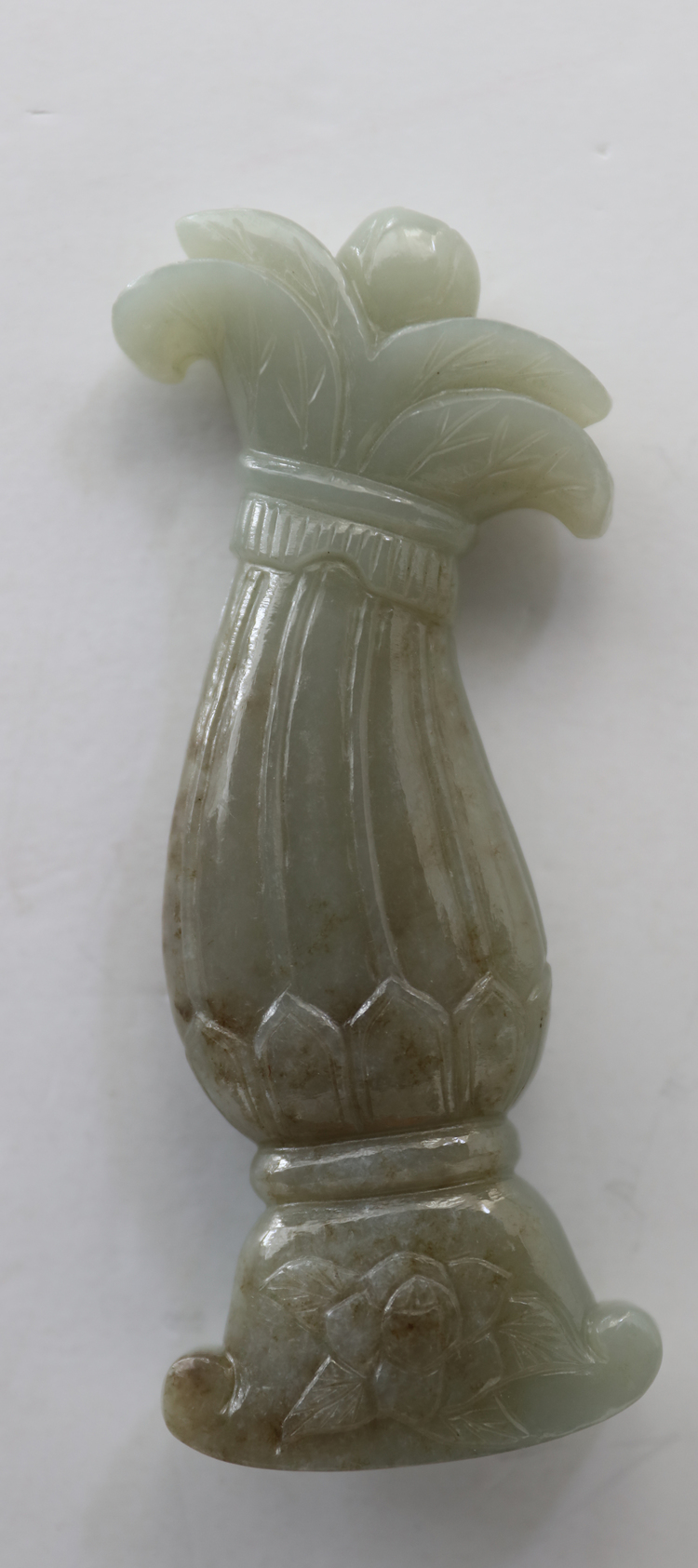 A MUGHAL JADE DAGGER HILT, INDIA,  20TH CENTURY