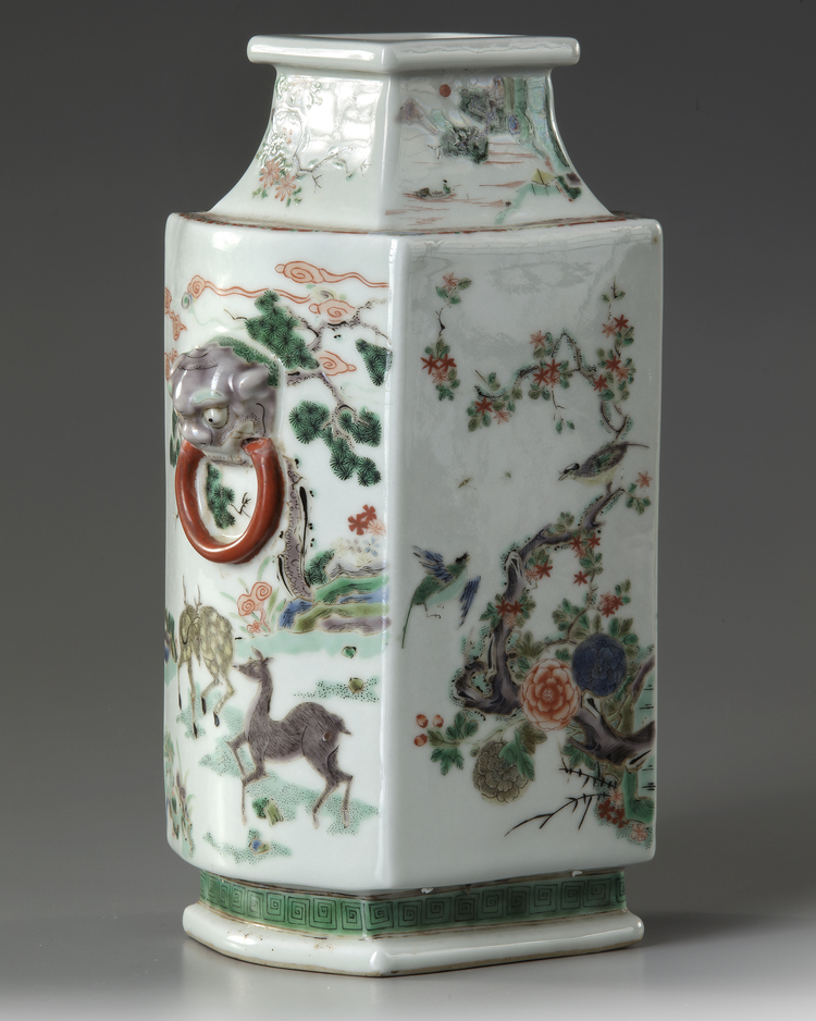 A CHINESE FAMILLE VERTE VASE, 19TH CENTURY