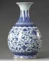 A CHINESE UNDER-GLAZE BLUE AND WHITE PEAR-SHAPED VASE, YUHUCHUNPING