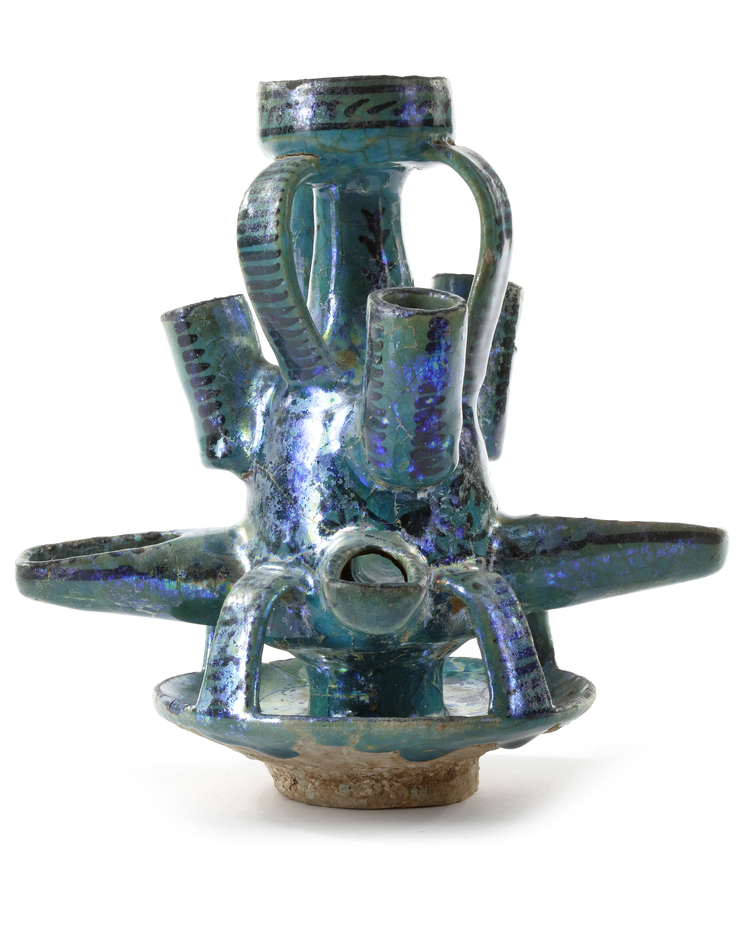 A RARE POTTERY OIL LAMP, RAQQA, 13TH CENTURY