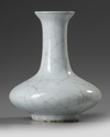 A CHINESE CELADON CRACKLE-GLAZED VASE, 18TH-19TH CENTURY