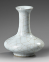 A CHINESE CELADON CRACKLE-GLAZED VASE, 18TH-19TH CENTURY