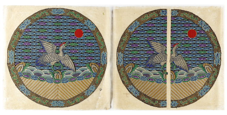 A PAIR OF  EMBROIDERED CIRCULAR WOMAN'S RANK BADGE OF A GOLDEN PHEASANT, LATE 18TH-EARLY 19TH CENTURY