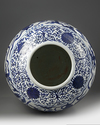 A LARGE BLUE AND WHITE 'DRAGON' JAR, MING-STYLE, 19TH-20TH CENTURY
