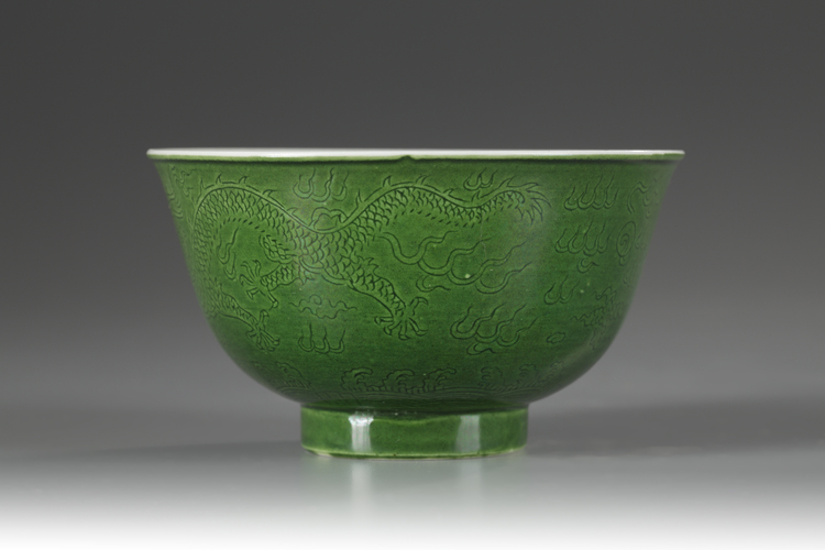 A green monochrome bowl