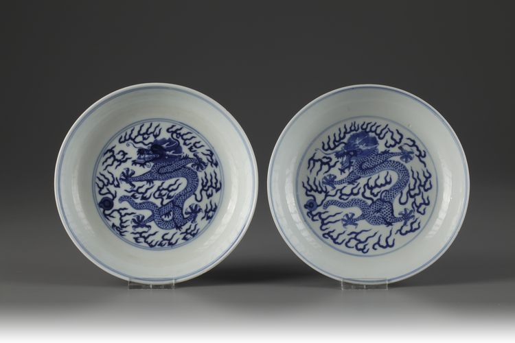 A pair of blue and white 'dragon' dishes
