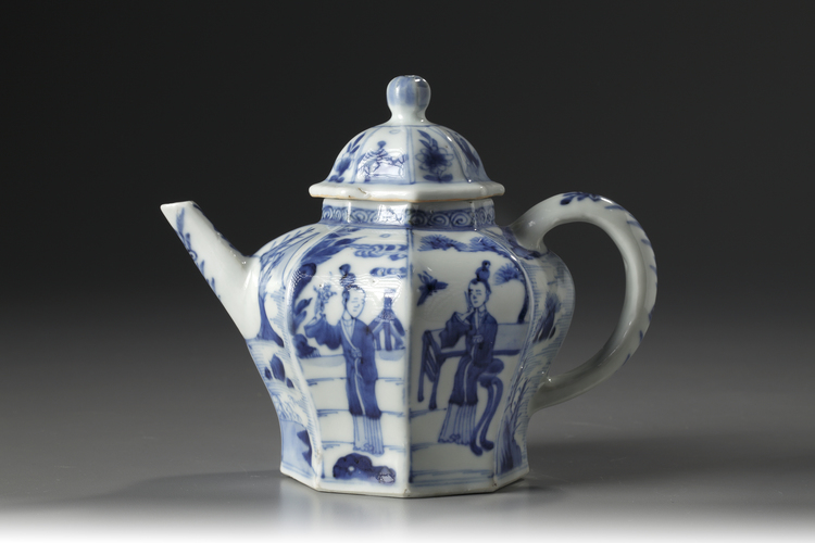 A Chinese blue and white faceted teapot and cover