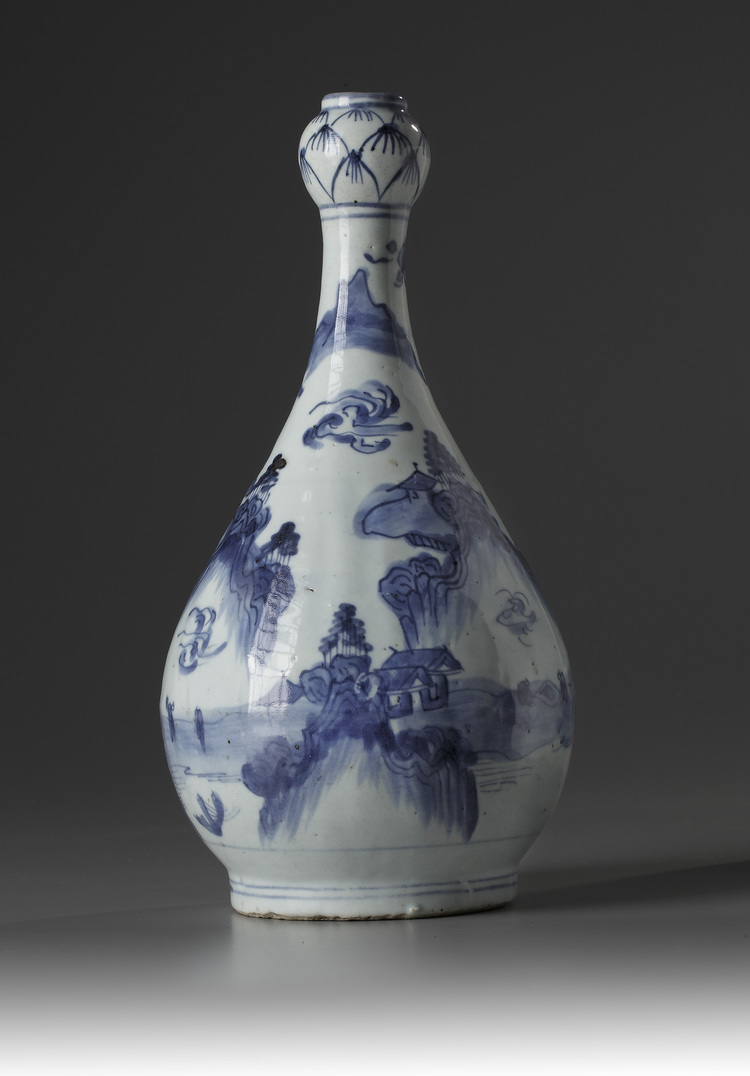 A blue and white garlic-head vase