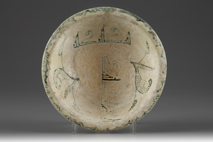 An Islamic Abbasids pottery bowl