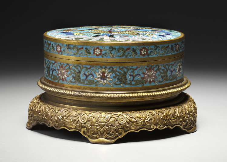 A cloisonne circular box with cover on a gilt bronze base