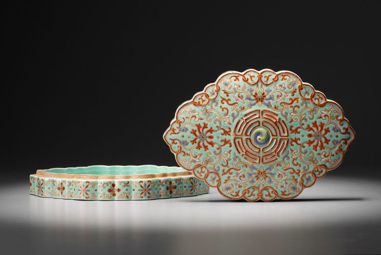 A Turquoise-Ground Famille-Rose Shaped Box and Cover