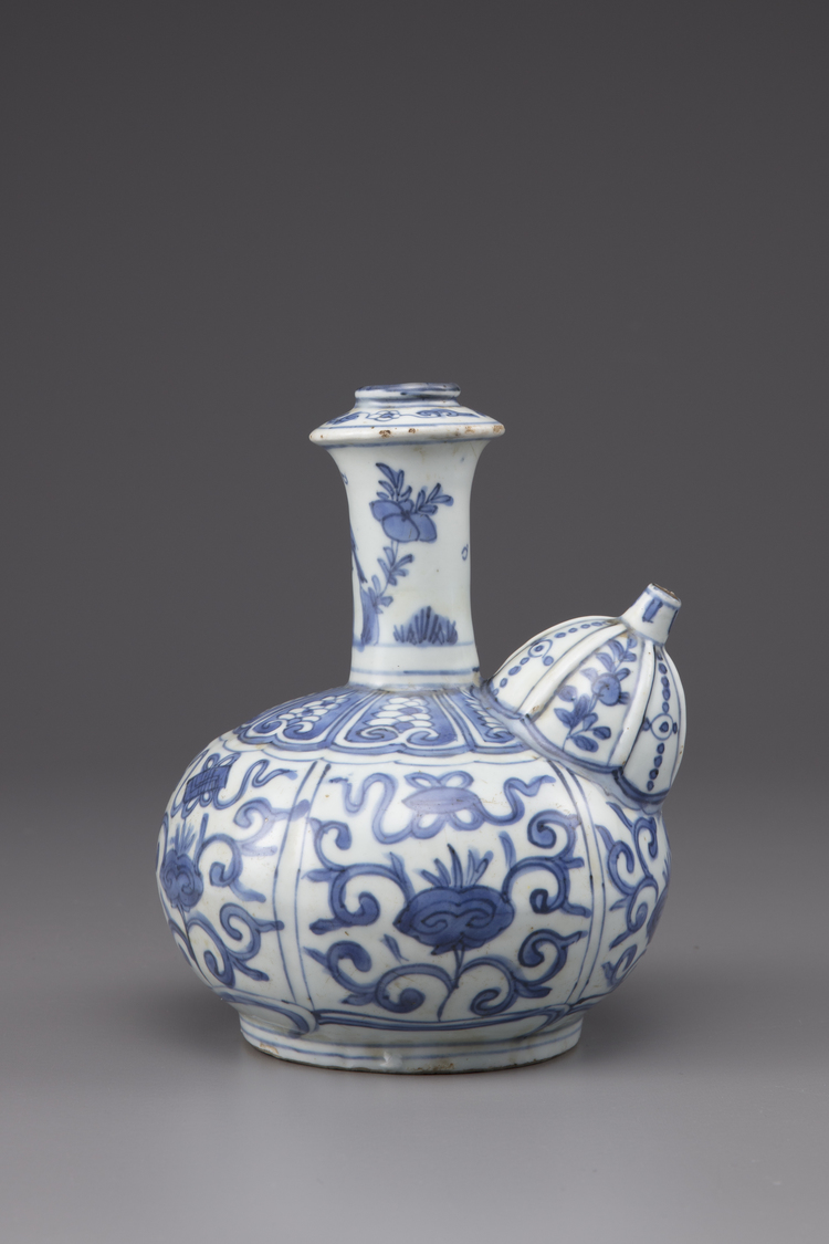 A blue and white Kendi