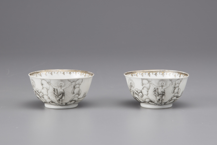 A pair of Chine de commande cups