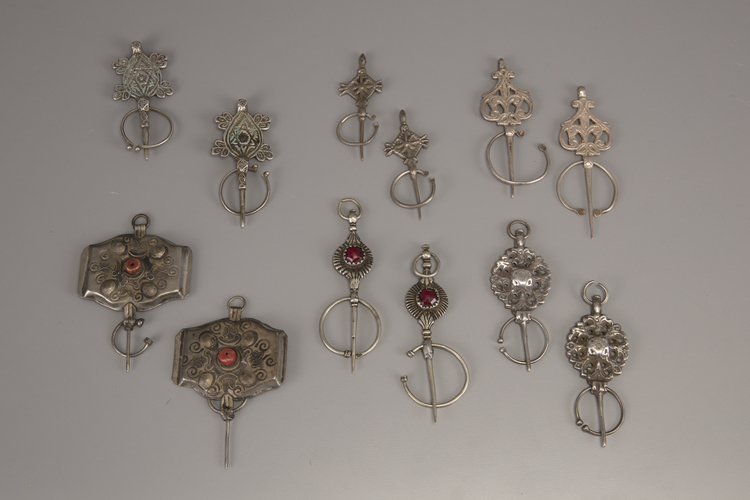 Six pairs of silver Berber fibulae – Tizerzai –