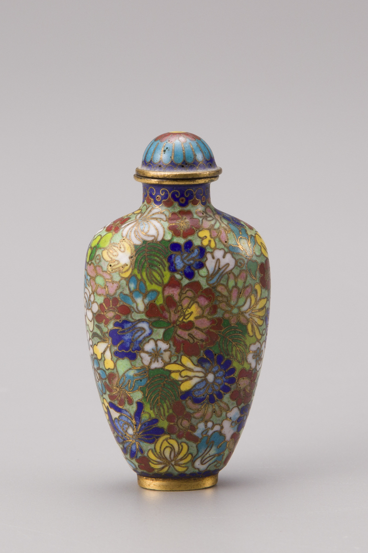 A cloisonne millefleurs snuff-bottle