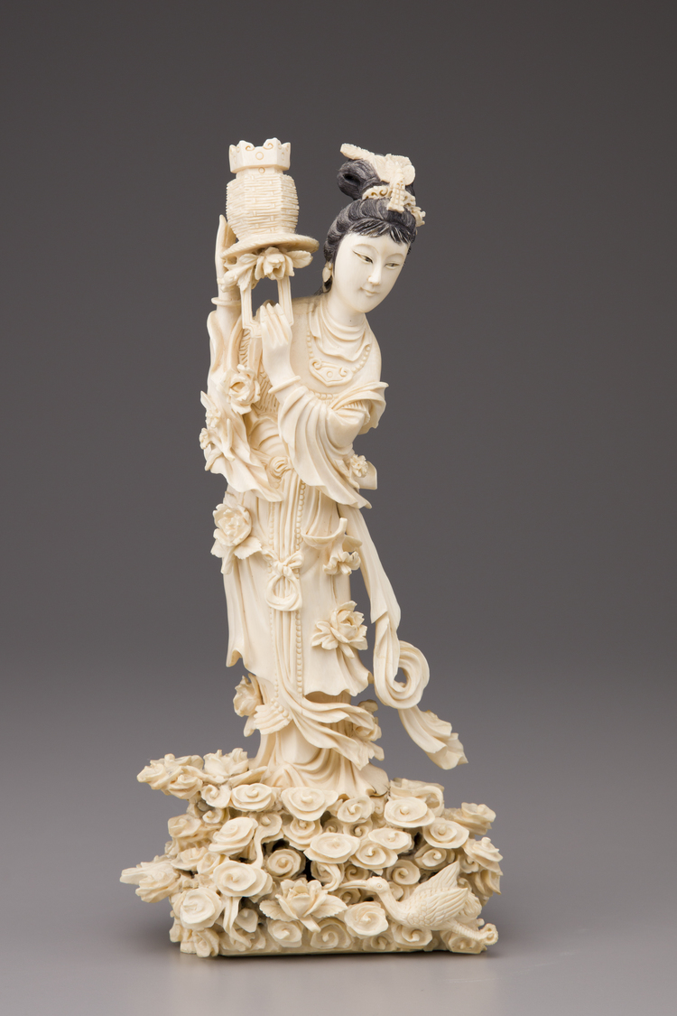 An ivory carving of a lady