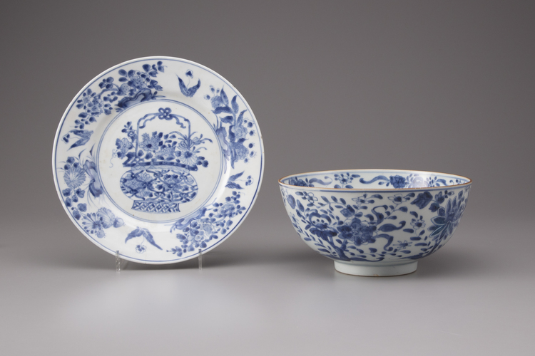 A Chinese blue and white porcelain bowl and plate