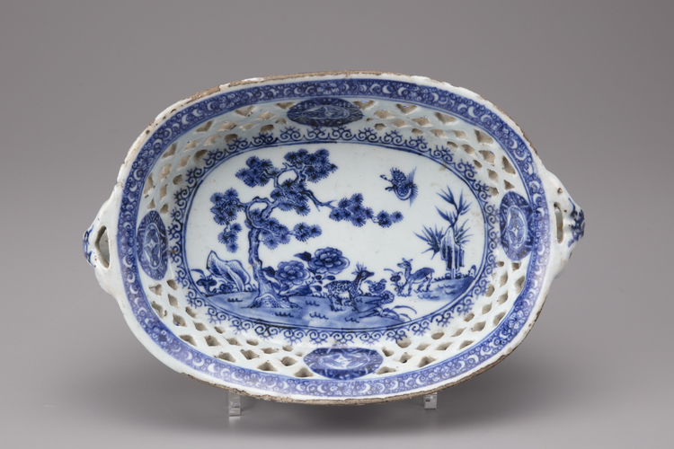 A blue and white porcelain chestnut-basket